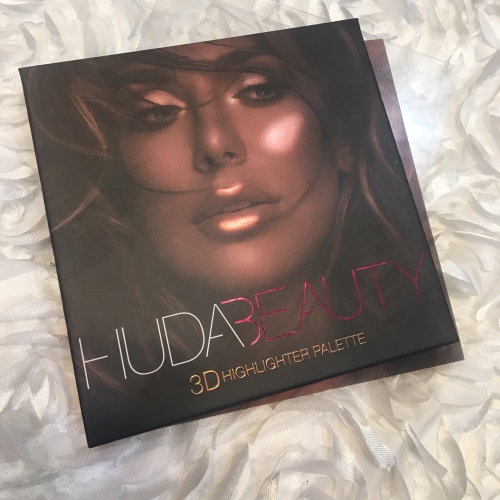 Huda 3D Highlighter Palette